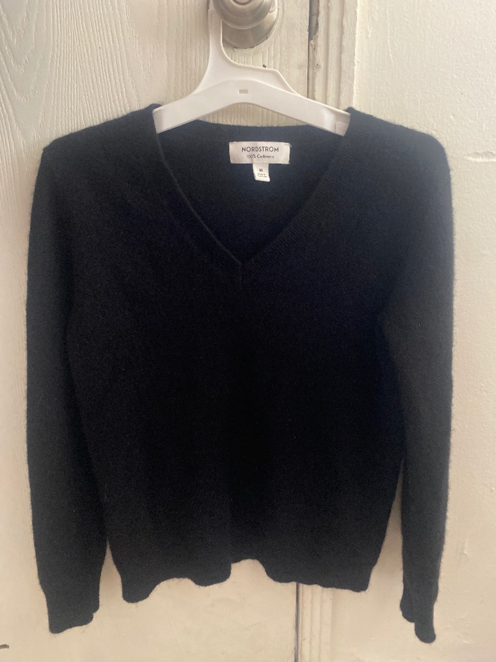 Nordstrom small cashmere black vneck sweater
